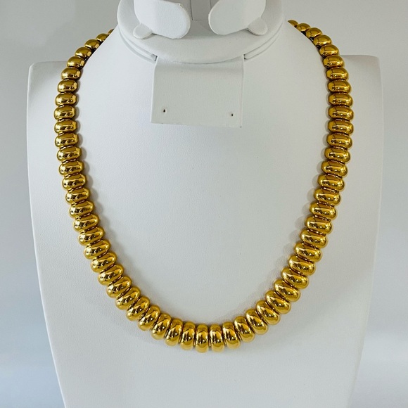 Vintage Avon Gold Tone Link Classic Necklace, 18” Marked AVON - Picture 3 of 13